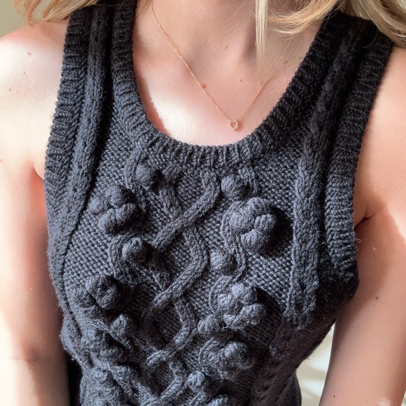 Black Knit Sleeveless Top - Picture 3 of 8